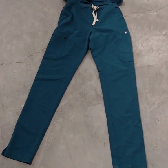 FIGS XXS Catarina Top/XS Yola Skinny Scrub Pants Caribbean Blue - Picture 7 of 10